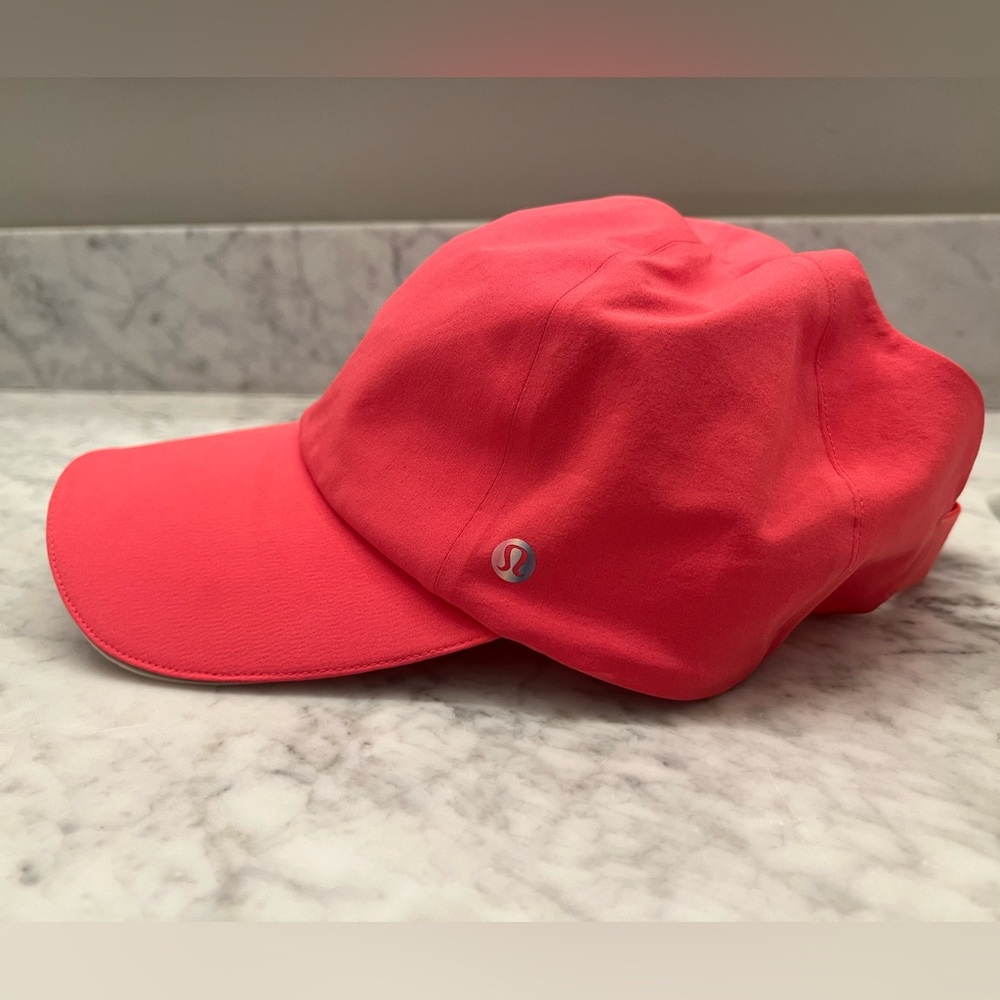 Lululemon lightweight hat.  Great condition!